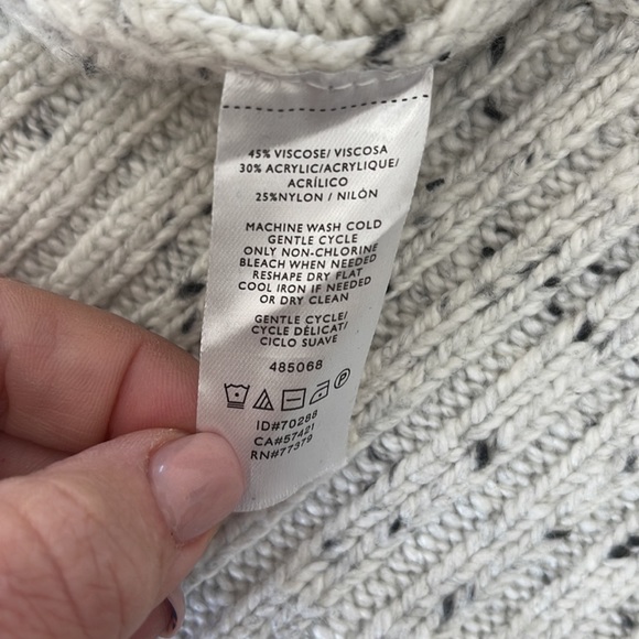 Ann Taylor long sleeve stretchy sweater - Picture 12 of 13